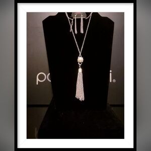 Paparazzi Jewelry Diva Dance Party Necklace and Earring Set.